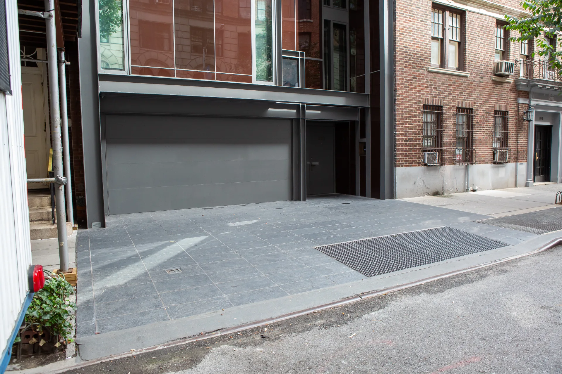 Custom VALONGO BLACK™ Natural Cleft 2 cm Driveway, NYC Private Residence